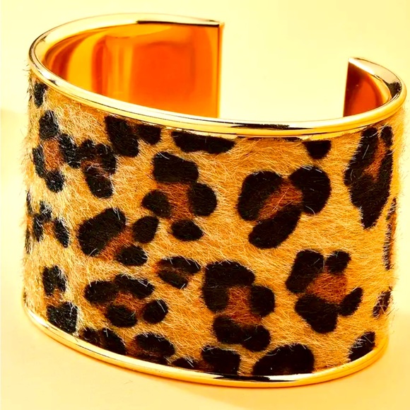 ANIMAL LEOPARD PATTERN IMITATION LEATHER WIDE DESIGN CUFF BANGLE NWT - Picture 6 of 6